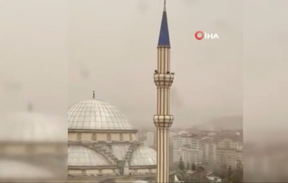 Bingöldə güclü külək məscidin minarəsini silkələyib
