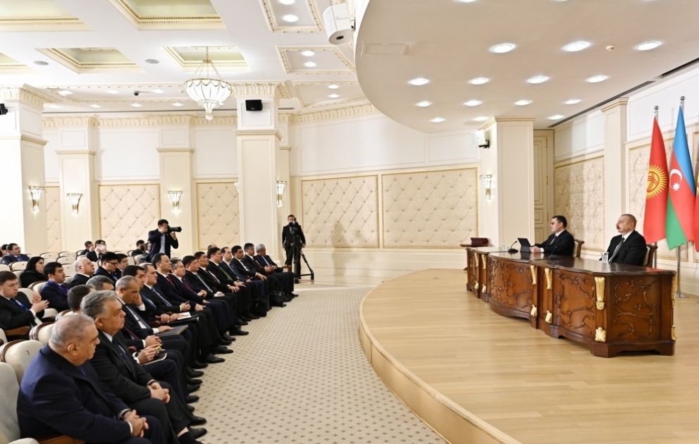 Les présidents azerbaïdjanais et kirghiz font des déclarations à la presse