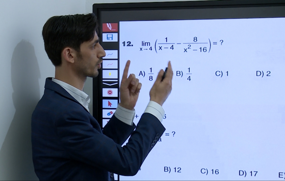 Ən çətin misalların asan həlli üsulunu tapan riyaziyyat müəllimi