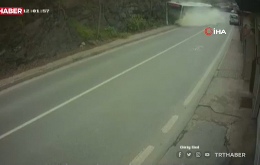 İstanbul Beykozda İETT avtobusu qəzaya uğradı: 6 yaralı var
