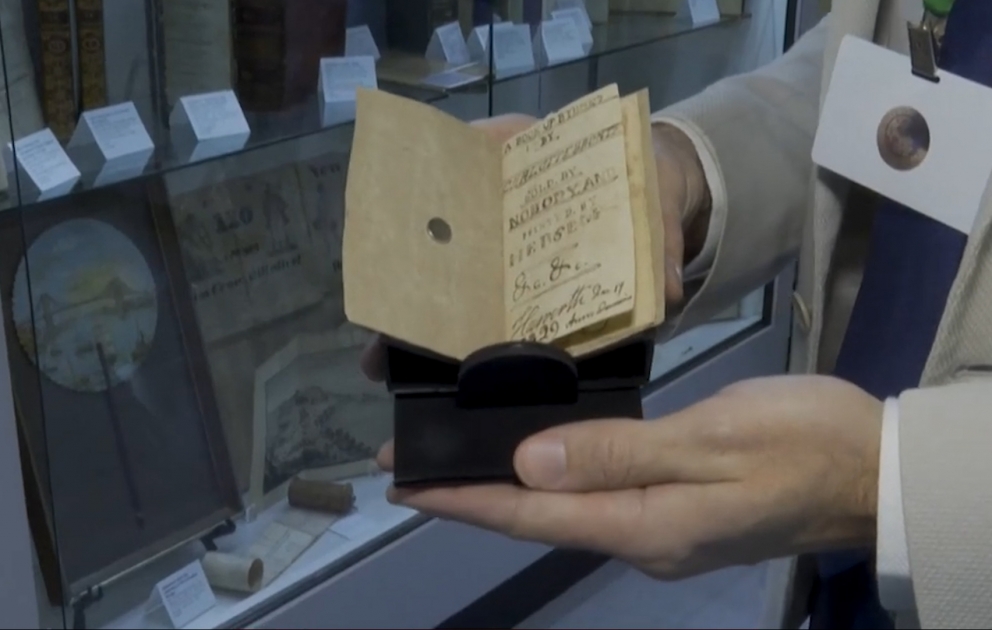 1,25 milyon dollara satışa çıxarılan miniatür kitab