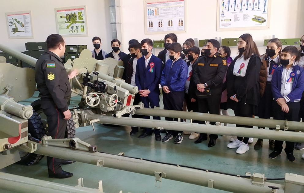 Экскурсия, организованная при поддержке Министерства обороны, вызвала большой интерес у школьников