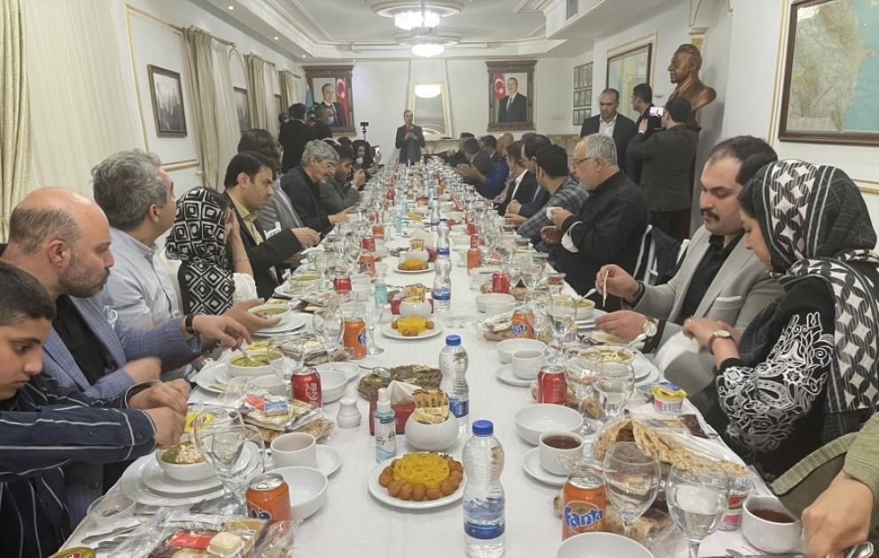 Azerbaijani Embassy in Iran hosts Iftar dinner for media representatives