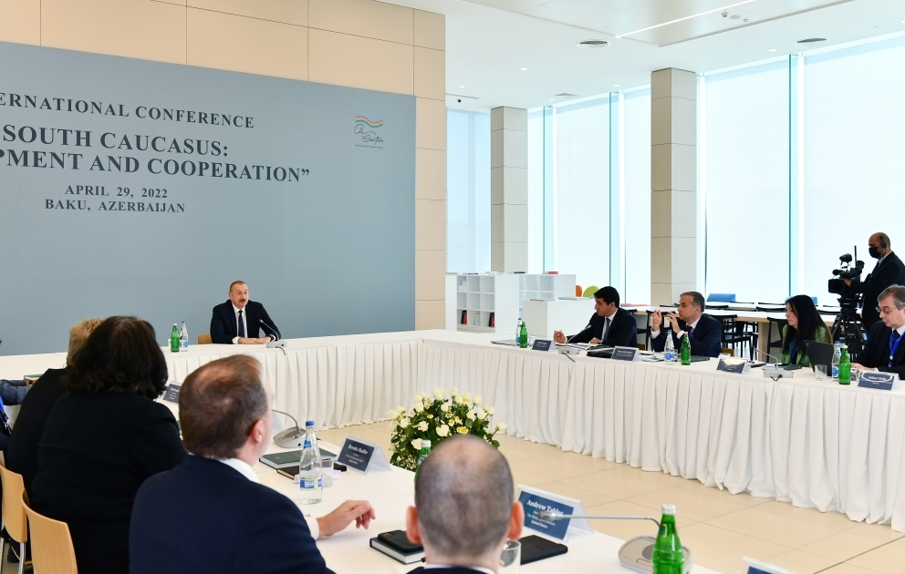 ADA Universitetində “Cənubi Qafqaz: İnkişaf və əməkdaşlıq” mövzusunda beynəlxalq konfrans keçirilir 
Azərbaycan Prezidenti İlham Əliyev konfransda iştirak edir