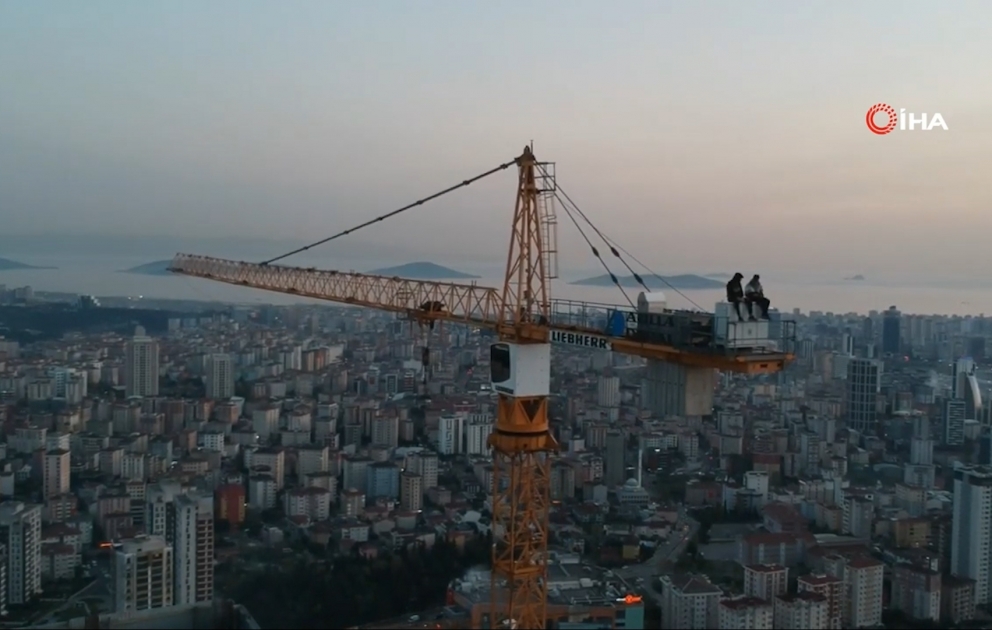 Türkiyədə 200 metr hündürlükdə kranda iftar