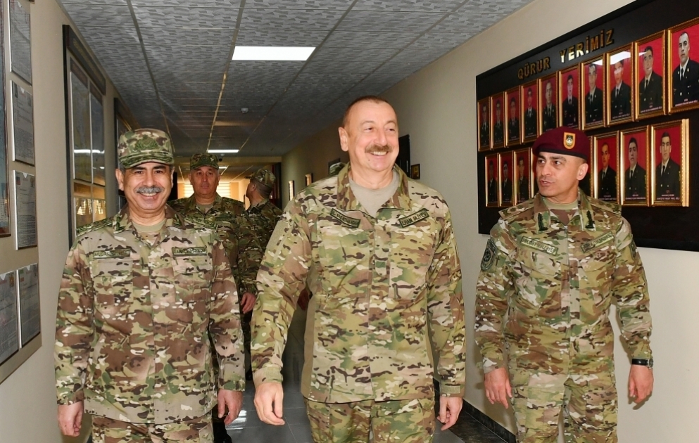 Le président de la République visite un site militaire des Forces spéciales du ministère de la Défense