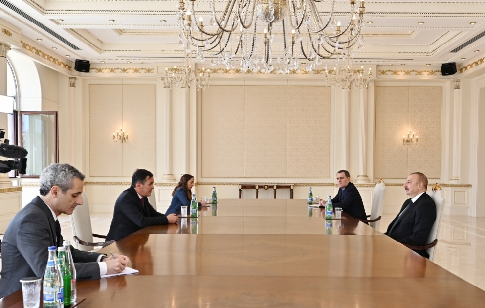 Präsident Ilham Aliyev empfängt Botschafter des französischen Ministeriums für Europa und auswärtige Angelegenheiten für Östliche Partnerschaft