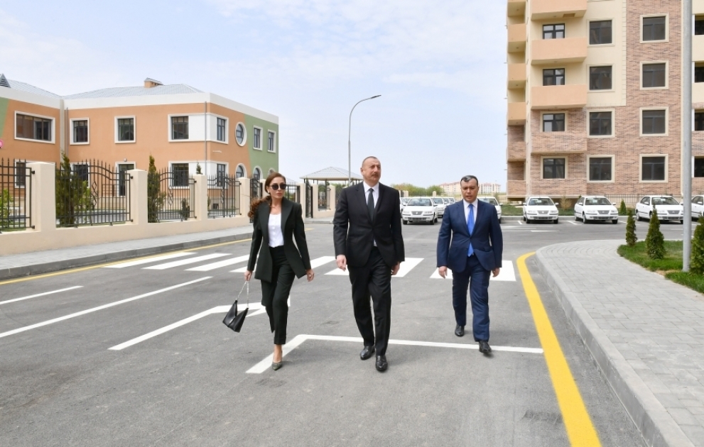 Un nouveau complexe résidentiel construit pour les familles des martyrs et des mutilés de guerre a été inauguré à Bakou 
Le président Ilham Aliyev et son épouse Mehriban Aliyeva ont participé à la cérémonie d’inauguration
