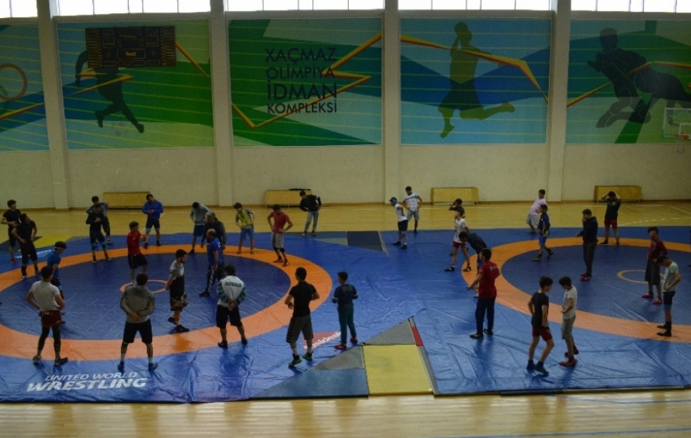 Güləşçilər Xaçmazda Avropa çempionatına hazırlaşırlar