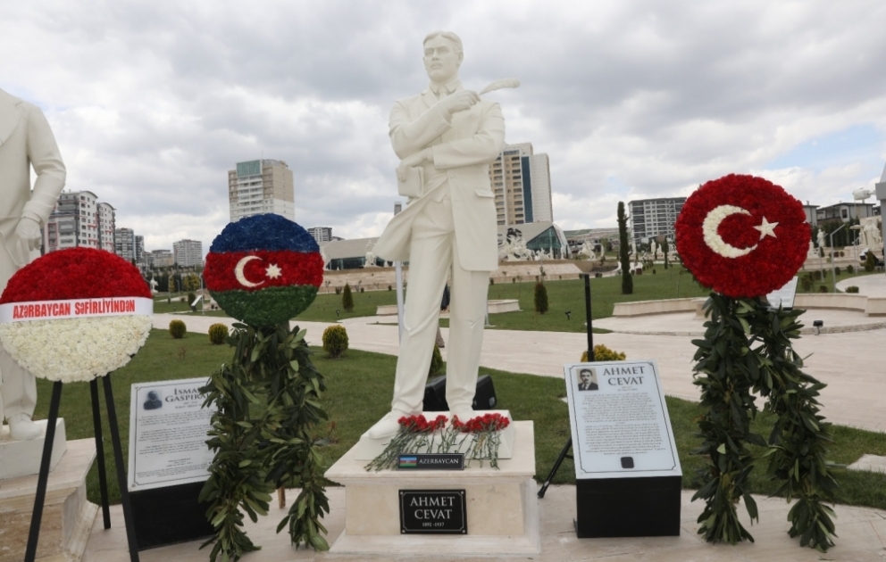 Ankarada Əhməd Cavadın heykəlinin ucaldılması türk dünyasının tarixi şəxsiyyətlərinə ehtiramın növbəti təcəssümüdür