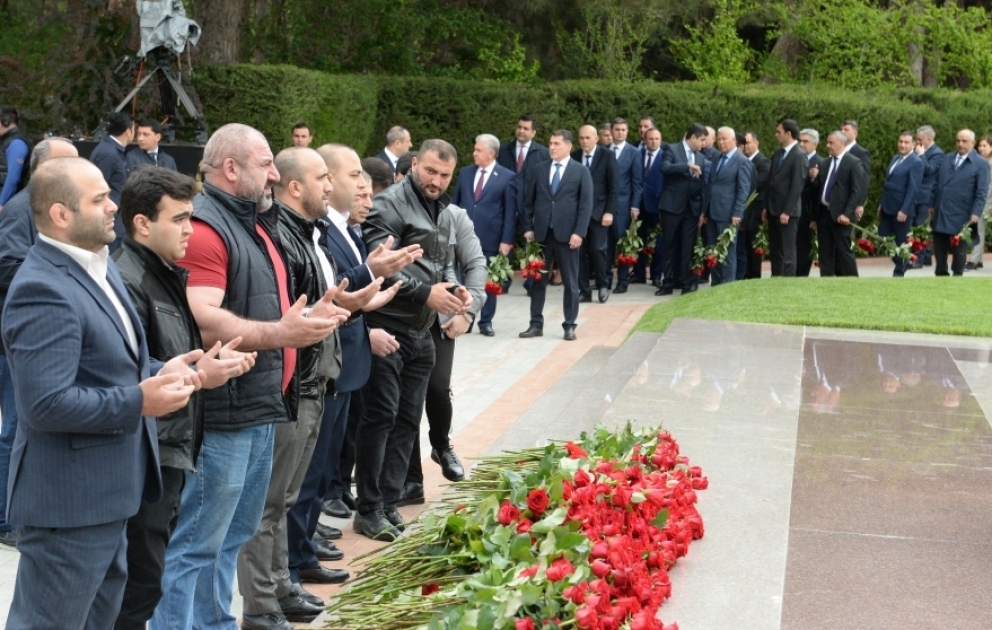 Xalqımız ulu öndər Heydər Əliyevin xatirəsini ehtiramla anır