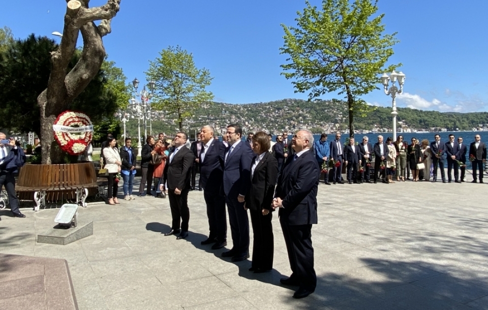 Ümummilli Liderin əziz xatirəsi İstanbulda ehtiramla anılıb