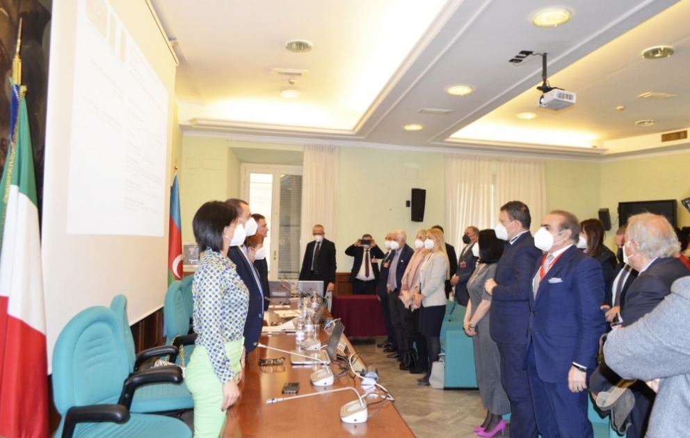 İtaliya Parlamentində keçirilən konfransda ulu öndər Heydər Əliyevin əziz xatirəsi yad edilib