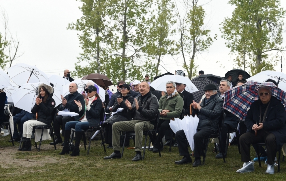 Choucha accueille le 5e Festival international de folklore « Kharybulbul » 
Le président Ilham Aliyev et la première dame Mehriban Aliyeva assistent à la cérémonie d’ouverture