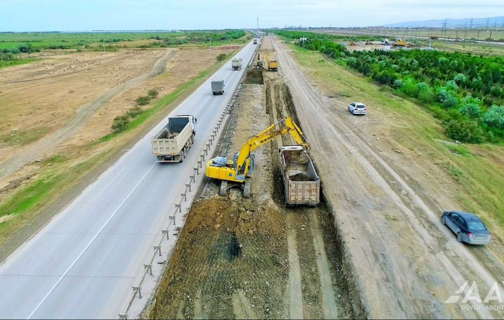 M1 magistral yolunda tikinti-bərpa işləri sürətlə davam etdirilir