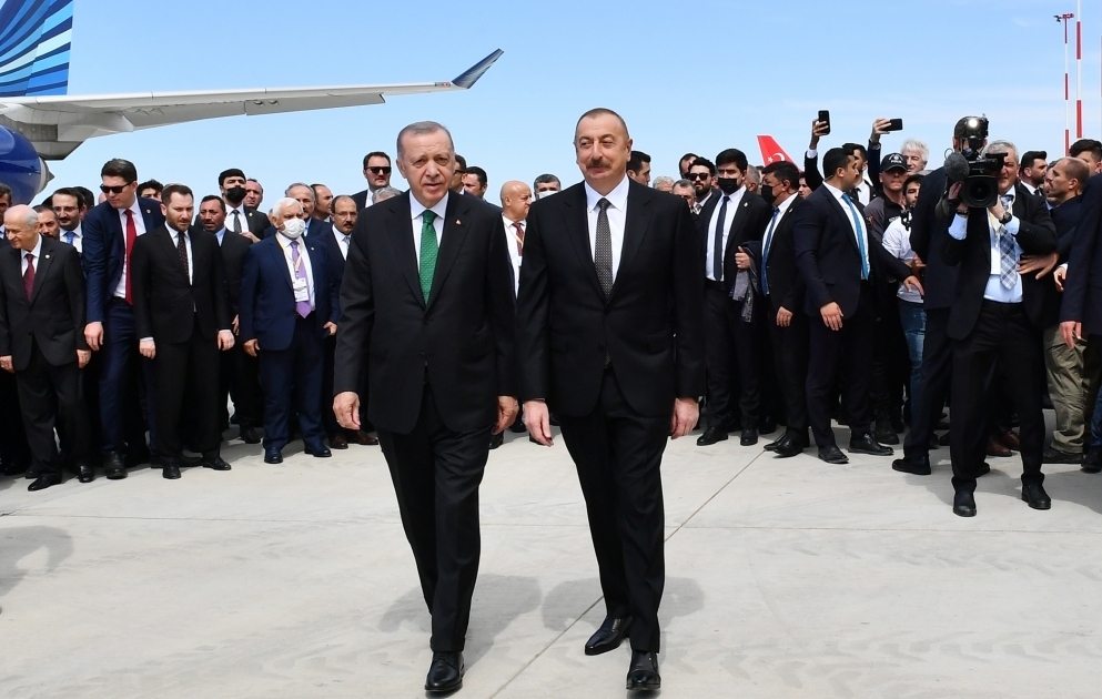 Azərbaycan Prezidenti İlham Əliyevin Türkiyəyə işgüzar səfəri 
Azərbaycan və Türkiyə prezidentləri Rize-Artvin Hava Limanının açılış mərasimində iştirak ediblər