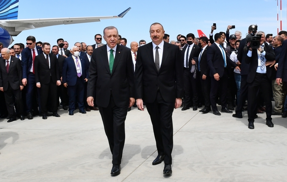 Präsident Ilham Aliyev ist zu Arbeitsbesuch in der Türkei eingetroffen