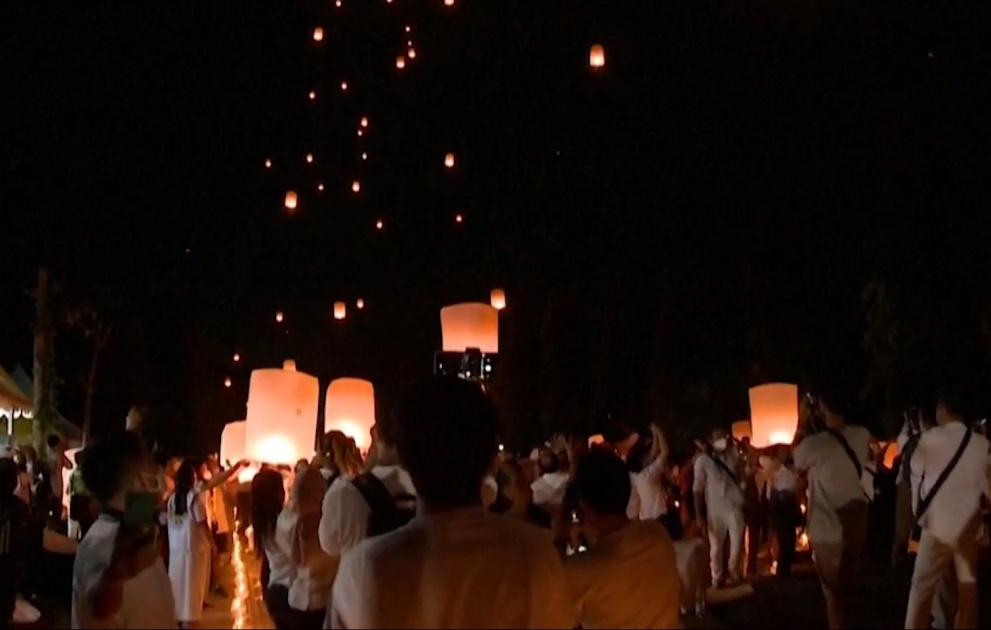 İndoneziyada maraqlı Vesak bayramı