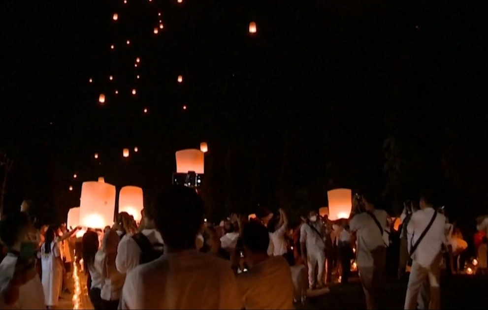 Indonesians celebrate Vesak at world's largest Buddhist temple