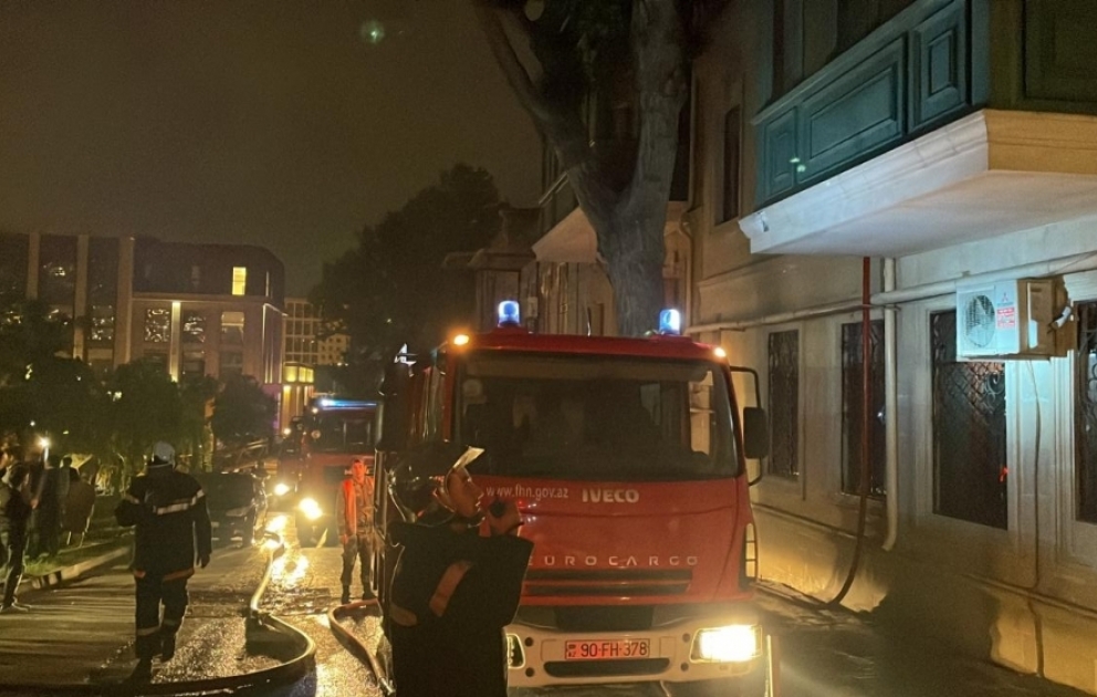 FHN: Yasamal rayonunda üçmərtəbəli yaşayış binasında baş vermiş yanğın məhdudlaşdırılıb