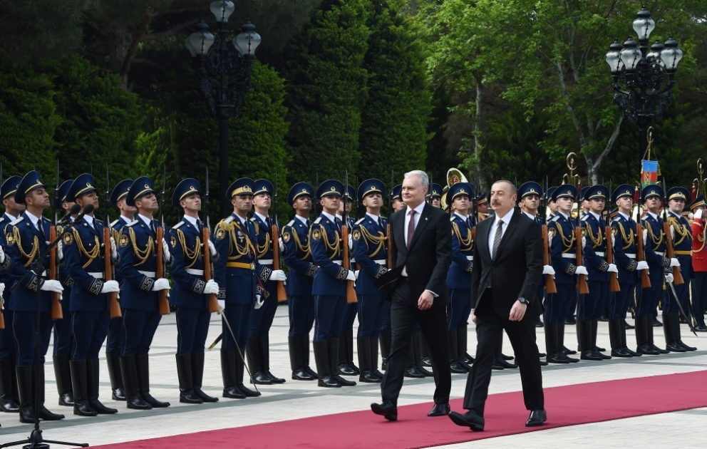 Offizieller Empfang des litauischen Präsidenten in Baku