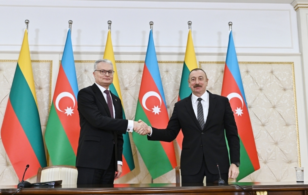 Les présidents Ilham Aliyev et Gitanas Nauseda font des déclarations à la presse