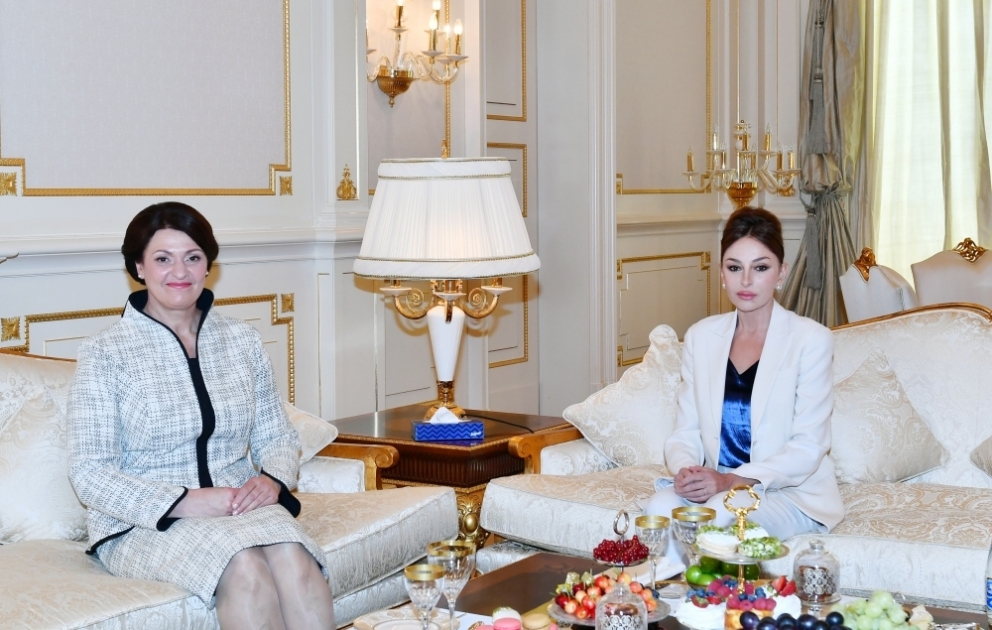 First Ladies von Aserbaidschan und Litauen treffen sich in Baku