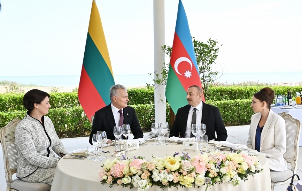 Prezident İlham Əliyevin və xanımı Mehriban Əliyevanın adından Prezident Gitanas Nauseda və xanımı Diana Nausedienenin şərəfinə rəsmi ziyafət verilib