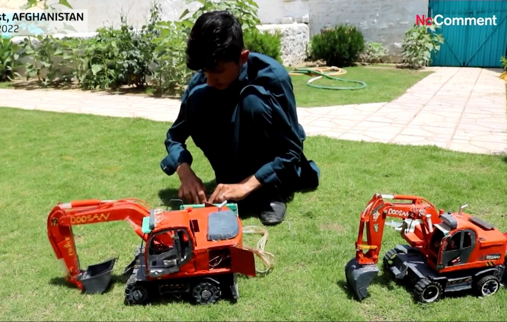 Middle school student in Afghanistan makes model vehicles from waste