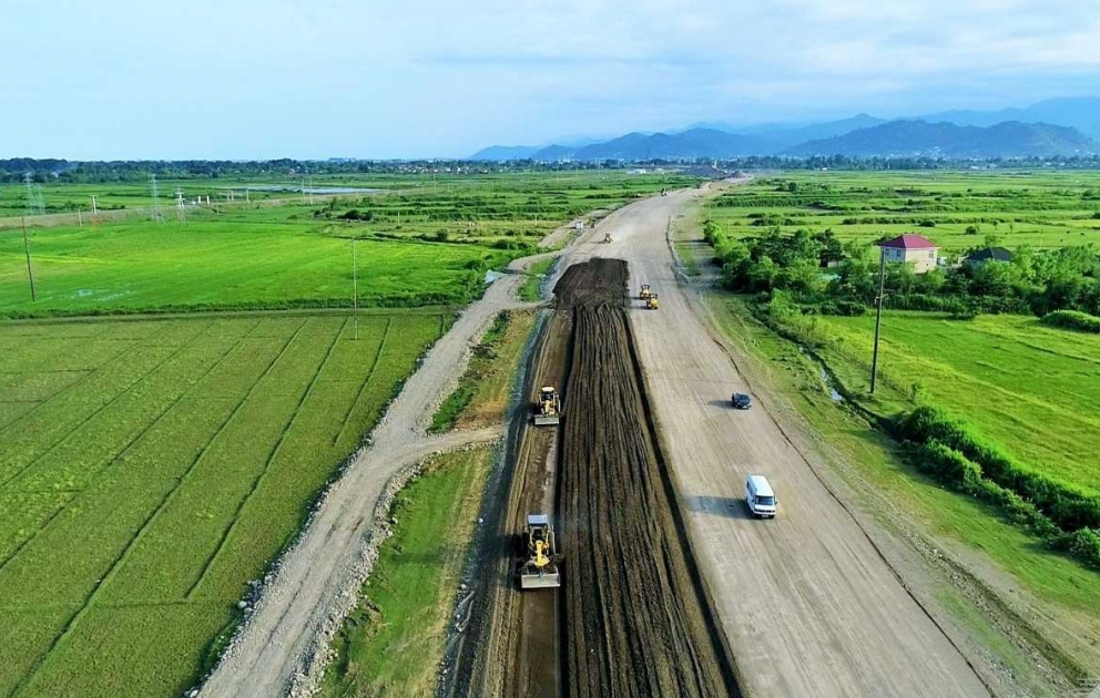 İran sərhədinə doğru yeni yolun və sərhəddə körpünün tikintisi sürətlə davam etdirilir