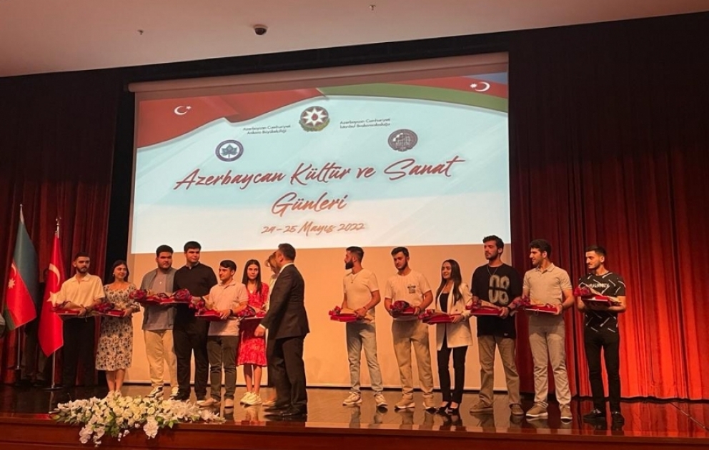 Əskişəhərdə Azərbaycan mədəniyyət və incəsənət günlərinin açılışı böyük hərarətlə qarşılanıb