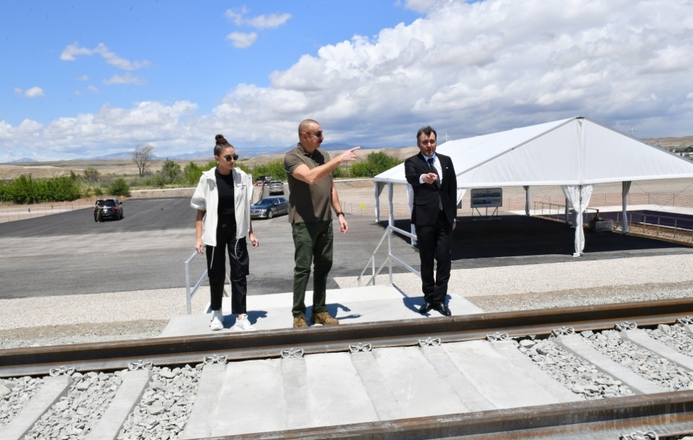 Pose de la première pierre de la gare ferroviaire de Soltanly