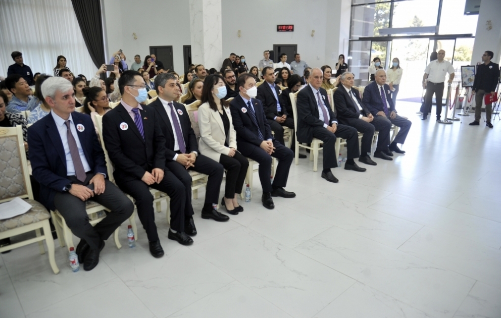 AZƏRTAC, Çin səfirliyi və Konfutsi İnstitutunun birgə təşkil etdiyi rəsm müsabiqəsinin qalibləri mükafatlandırılıb