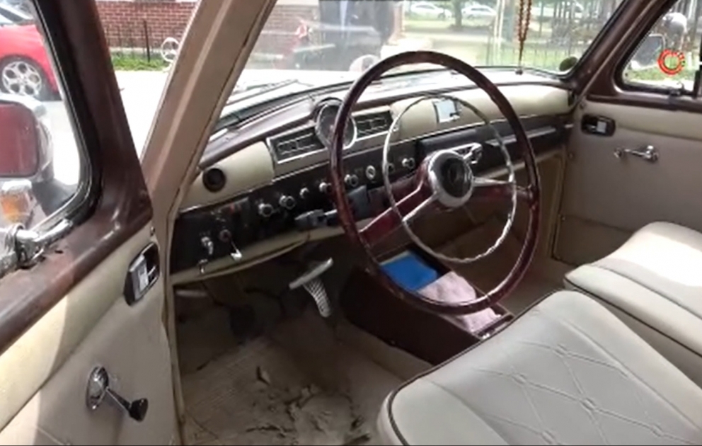 1959-cu il model avtomobilini 25 il sonra qarajından çıxardı