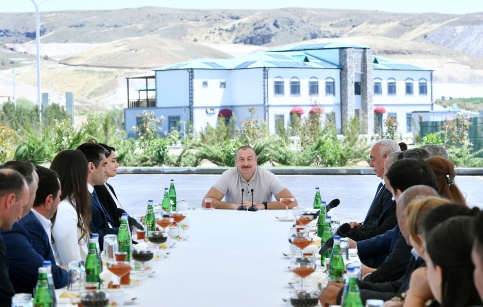 Prezident İlham Əliyev və birinci xanım Mehriban Əliyeva Zəngilan rayonunda “Ağıllı kənd” layihəsinin birinci mərhələsi üzrə açılış mərasimində iştirak ediblər