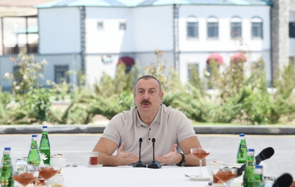 Prezident İlham Əliyev və birinci xanım Mehriban Əliyeva Zəngilan rayonunda “Ağıllı kənd” layihəsinin birinci mərhələsi üzrə açılış mərasimində iştirak ediblər