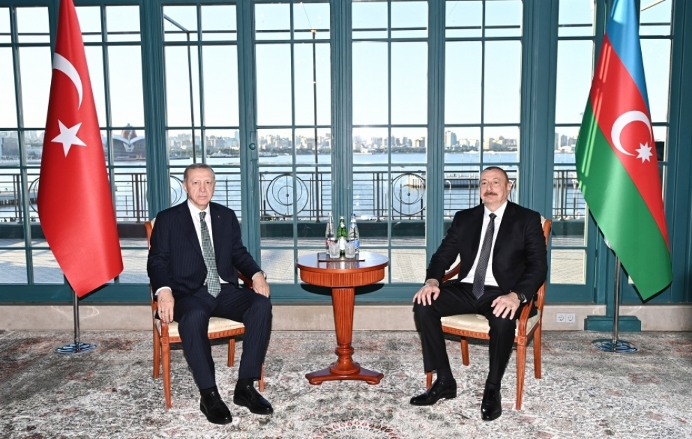 Präsident Ilham Aliyev und Präsident Recep Tayyip Erdogan treffen zusammen