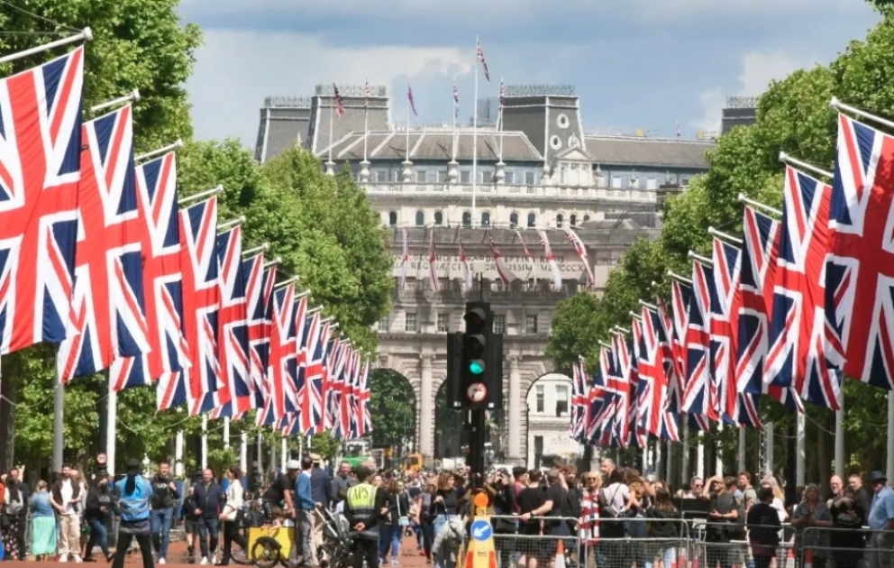 Londonda Kraliça II Elizabetin hakimiyyətinin 70-ci ildönümü şərəfinə parad keçirilir