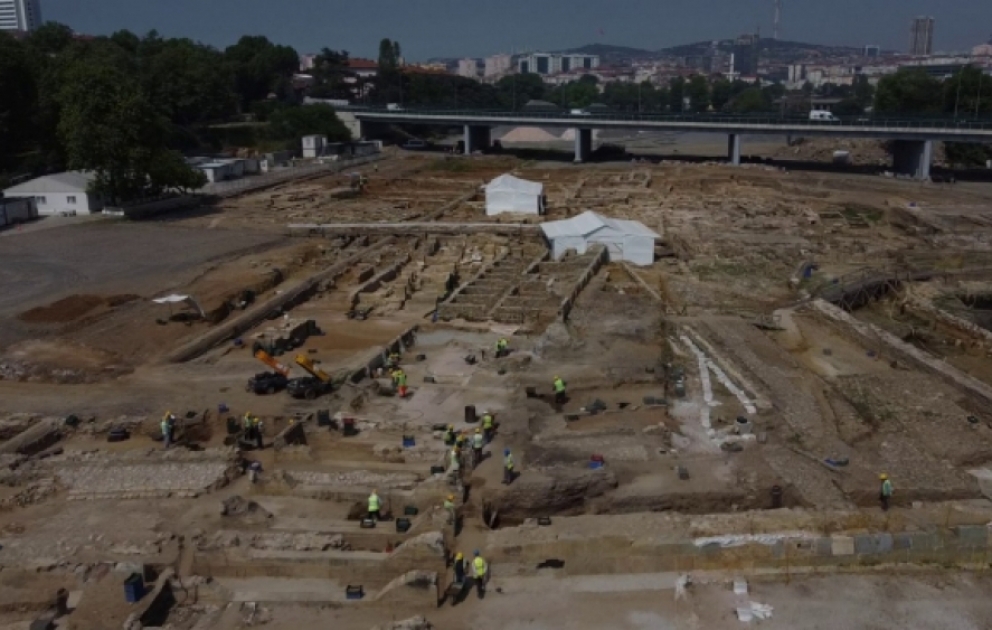 İstanbulda qazıntı işləri zamanı çox sayda tarixi əsər tapılıb