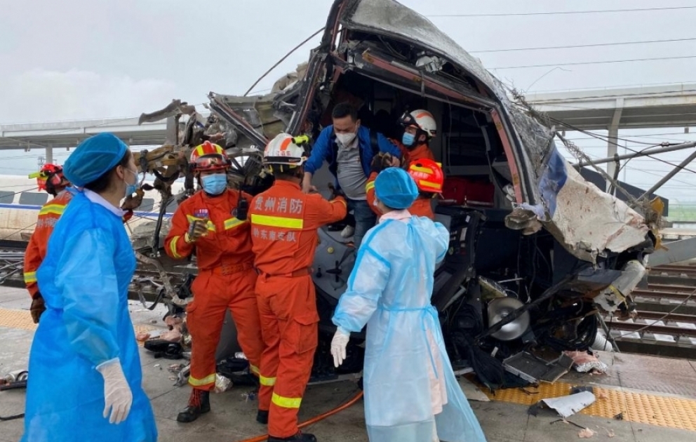 1 dead, 8 injured after bullet train derails in SW China