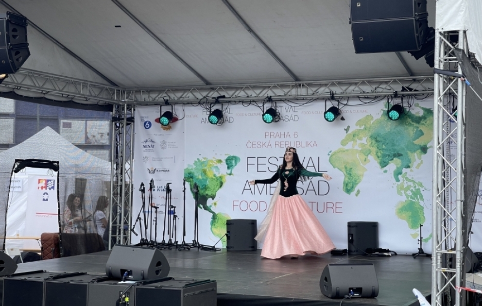Praqada təşkil edilmiş “Səfirliklər Festivalı”nda Azərbaycanın stendi diqqət mərkəzində olub