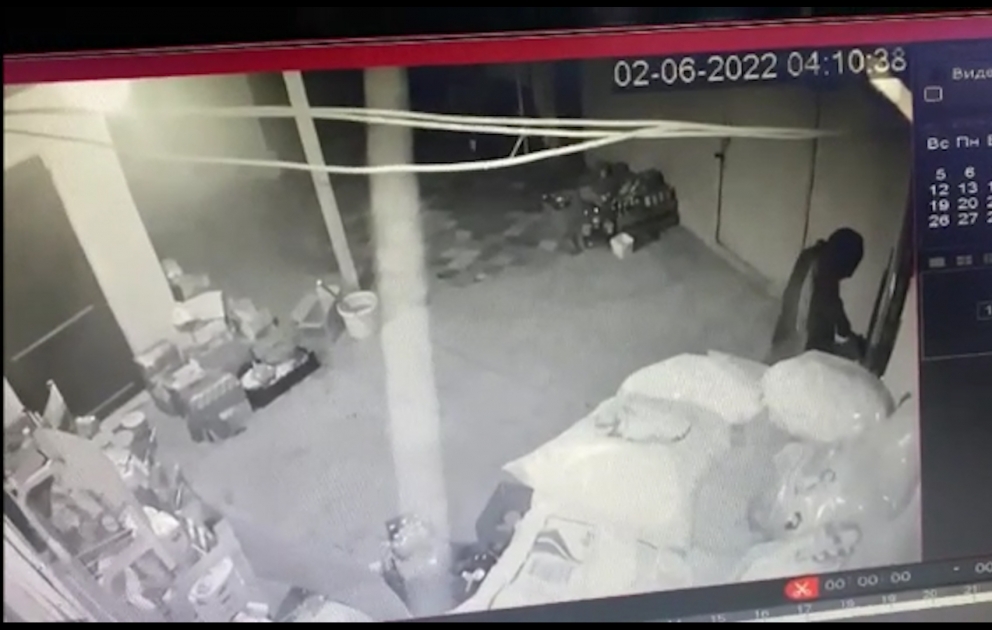 Qubada oğru iş başında yaxalandı