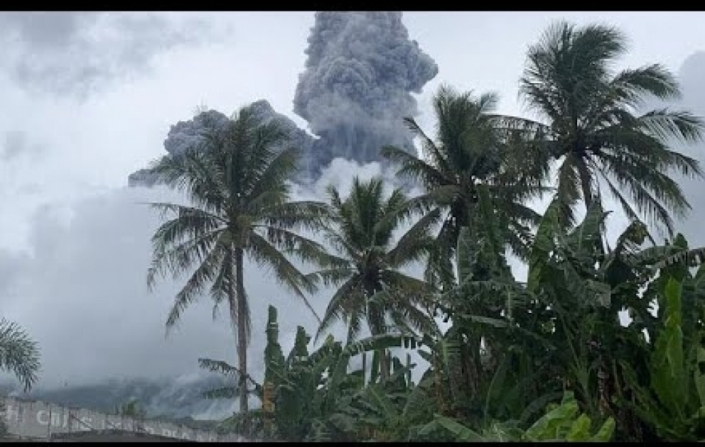 Vulkan Bulusan auf den Philippinen bricht aus: Alles voller Asche und Rauch