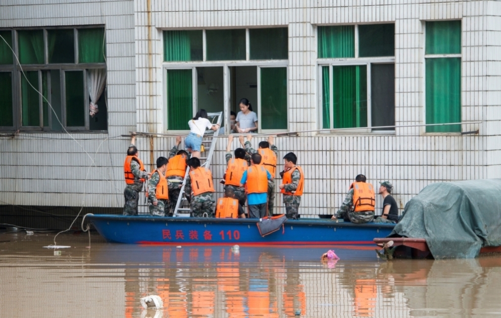 Heavy rains leave ten dead, hundreds of thousands displaced in China