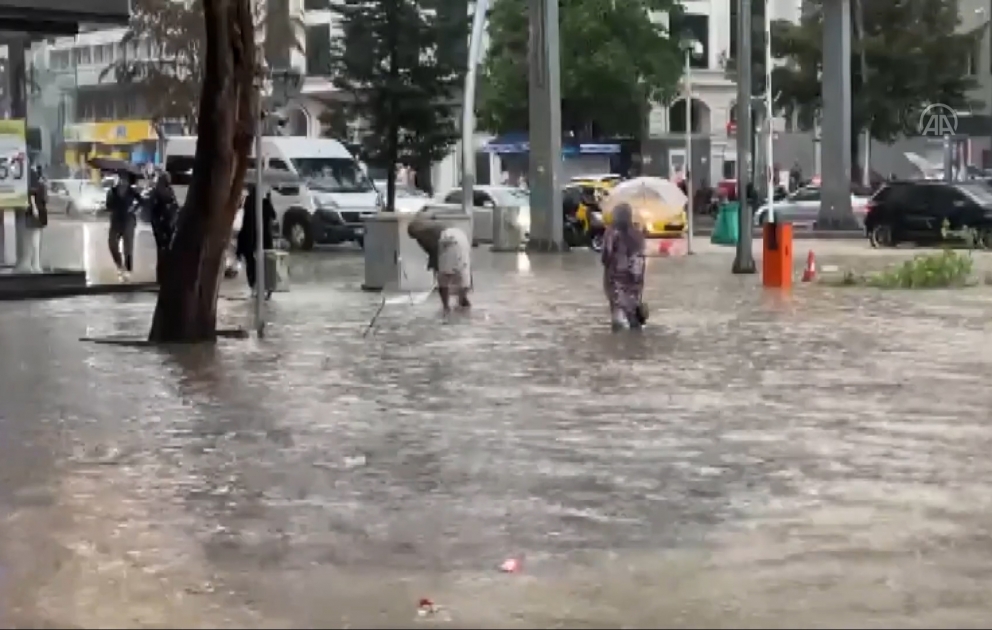 Güclü leysan və sel Ankarada fəsadlar yaradıb