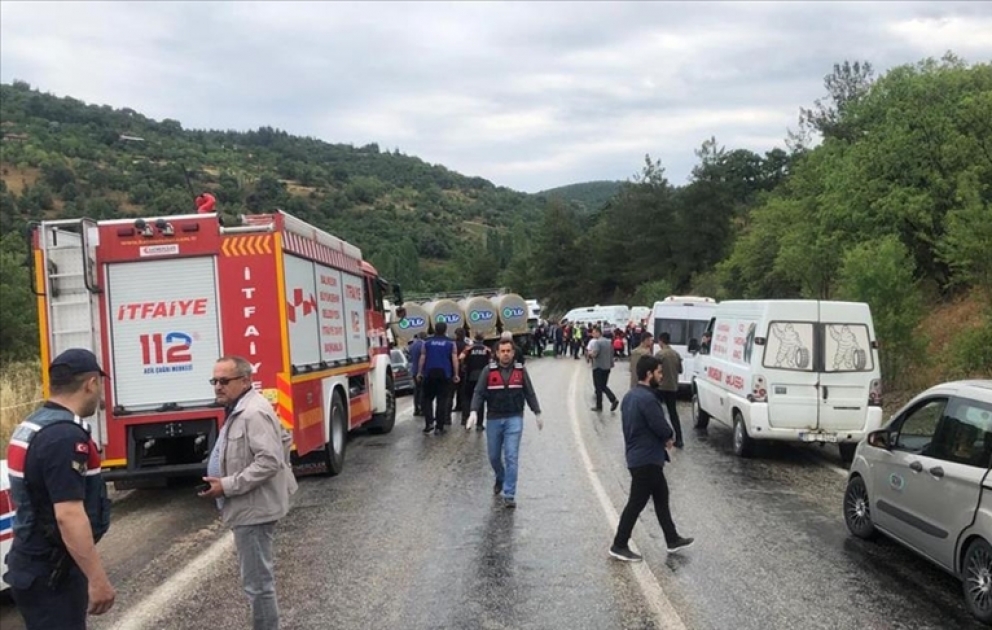 Türkiyədə ağır yol qəzası zamanı 8 nəfər ölüb