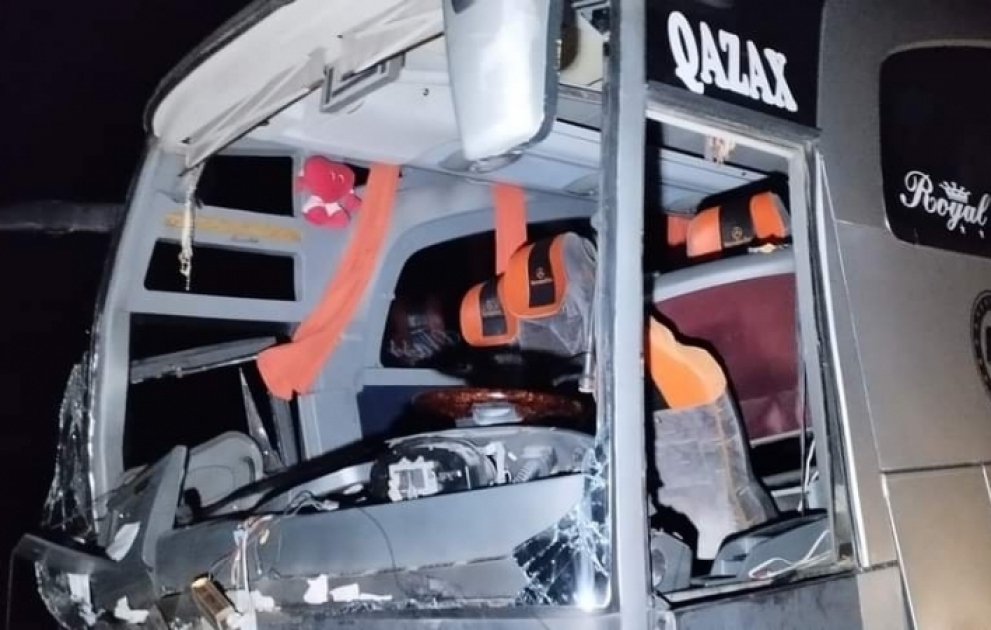 Şamaxıda avtobus qəzaya uğrayıb, yaralılar var
