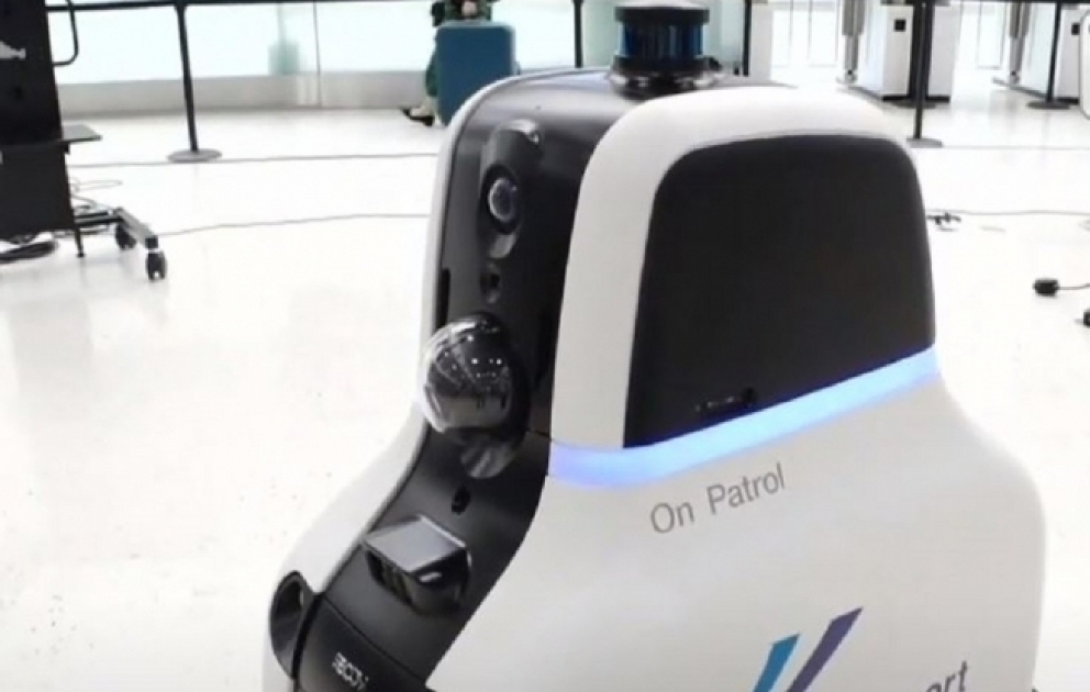 Yaponiyanın “Narita” beynəlxalq aeroportunda robot polis xidmətə başlayıb