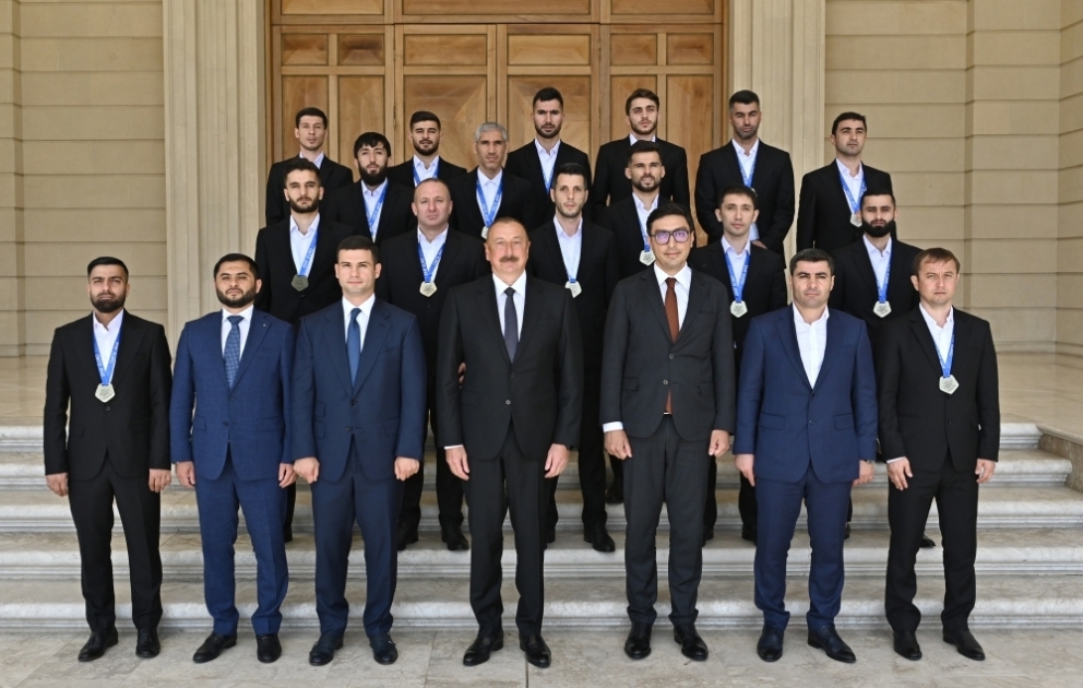 Prezident İlham Əliyev minifutbol üzrə Avropa çempionatının qalibi olan milli komandamızın üzvlərini qəbul edib