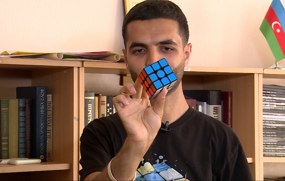 Kubik-rubik ustası: Hamının adi oyuncaq kimi baxdığı əşya mənim bütün həyatımı dəyişdi